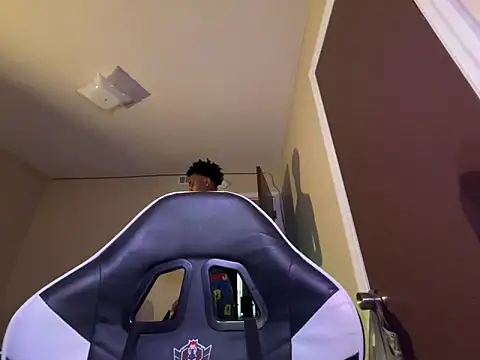 Bigdicktrick227 online show from May 16, 8:51 pm