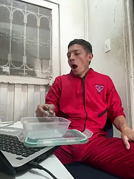 santiObrero online show from April 16, 7:36 pm