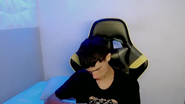 Akyra latinn online show from February 17, 2:16 pm