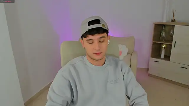 Massimo Fiore online show from February 11, 12:04 am