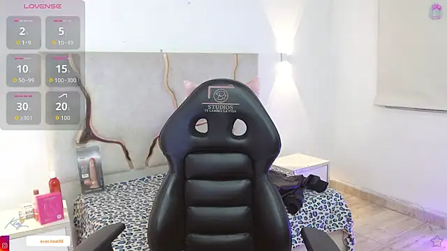 EVAN TAY online show from March 1, 4:01 am