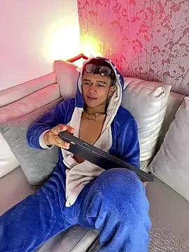 Dominik Souza online show from February 9, 1:38 pm