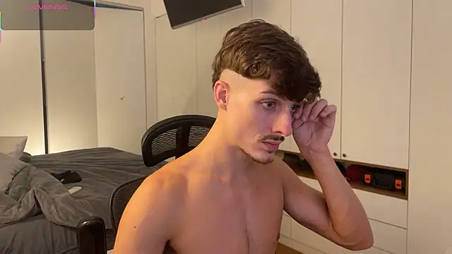 vitoraugustoxxx online show from March 3, 8:26 pm