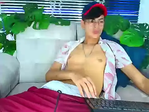 ThiiagoSaeenz online show from March 17, 4:09 pm