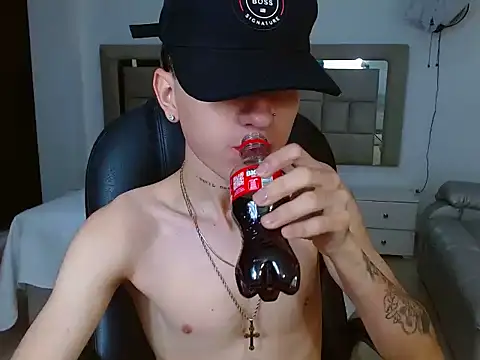 eroboyxox online show from February 24, 9:04 pm