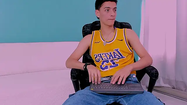 tiian  online show from February 10, 7:29 pm