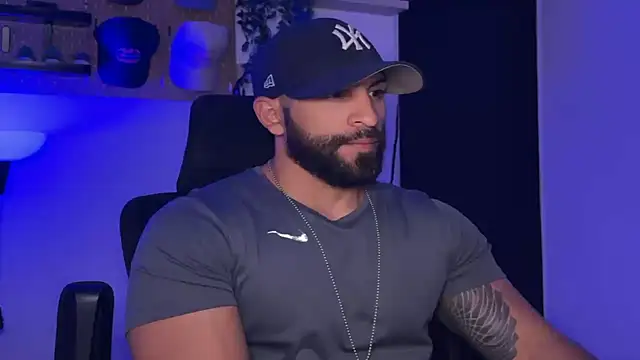 SamDornan51 online show from April 1, 11:57 pm