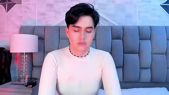 noahWolff  online show from February 24, 4:35 am