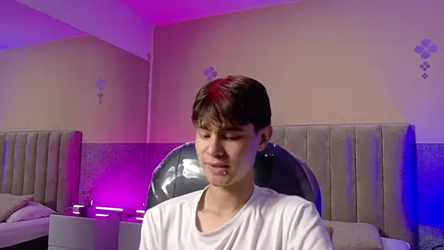 Derek Sinn online show from April 7, 9:15 pm