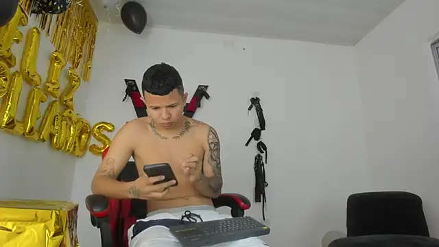 Steven and Camilo18 online show from February 4, 11:49 am