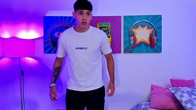 justin payn14 online show from February 25, 8:32 pm