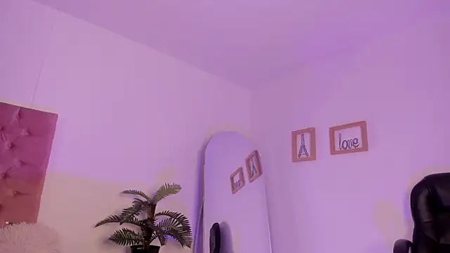 im oleiderr online show from March 6, 4:09 am