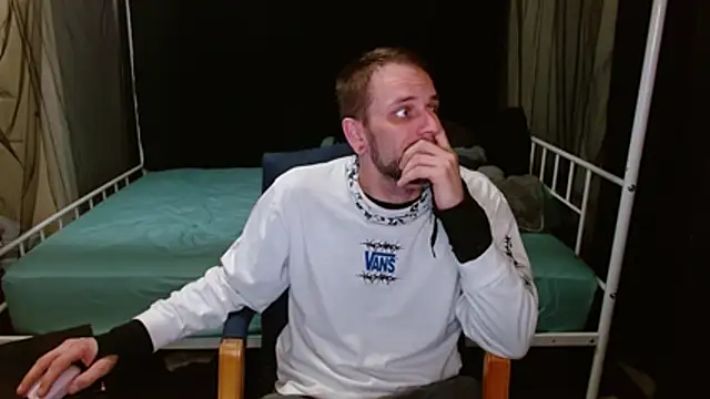 cguffey2284 online show from February 25, 1:06 am