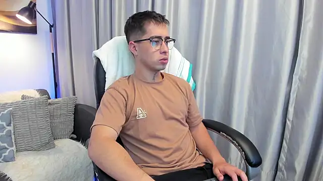 Tommas Jhonson online show from March 26, 3:32 am