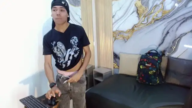 DaviidBuckx  online show from June 2, 2:34 am