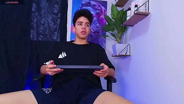 Gael moon  online show from February 14, 7:31 pm