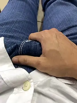 hassuniii online show from February 8, 7:40 pm