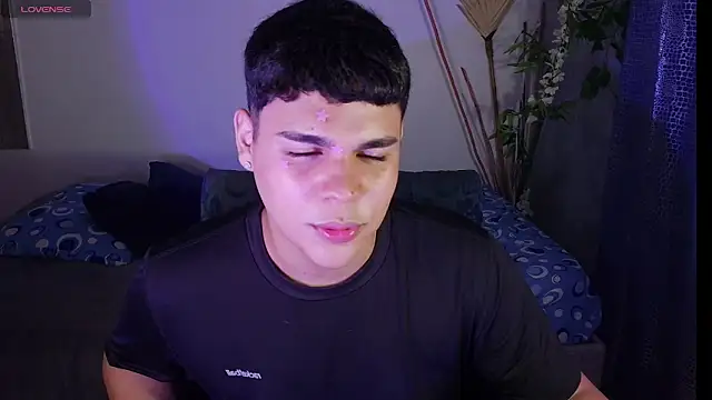 eithan jonnes online show from April 17, 9:50 pm