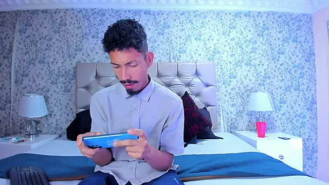 NoaahTylor online show from March 21, 6:12 pm