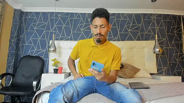 NoaahTylor online show from March 22, 8:14 pm