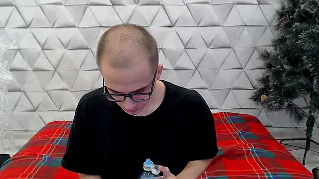 Pure Aura online show from February 20, 8:43 pm