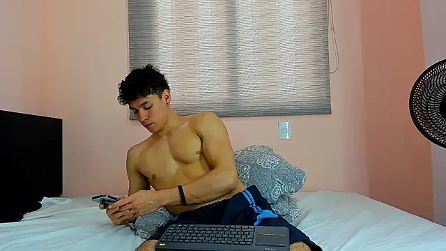 Muscle  Myke online show from February 24, 1:12 pm