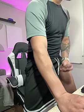  robertobaggioo online show from February 24, 12:50 pm