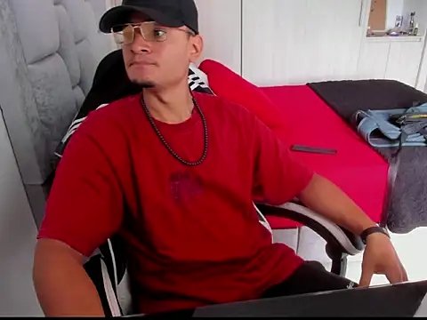 FredericSloan online show from February 22, 4:52 pm