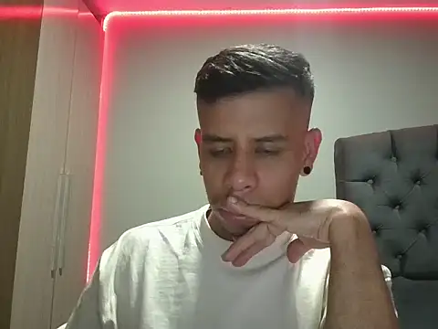 WILD BIGCOCK35 online show from March 1, 1:49 am