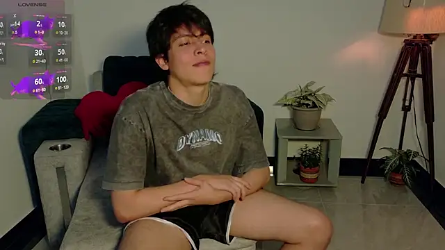 Snapshot of _-Lucky-_ chatting on February 17, 8:13 am -Lucky- online show from February 17, 8:13 am