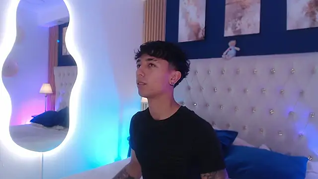 Aiden Rivers  online show from April 14, 1:00 pm