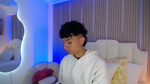 Aiden Rivers  online show from March 16, 12:53 pm