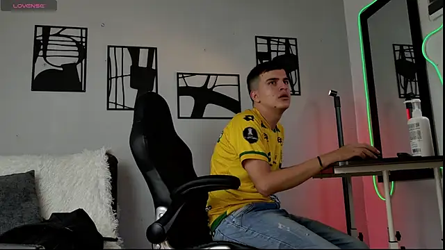 nico pelusa online show from April 13, 8:53 pm