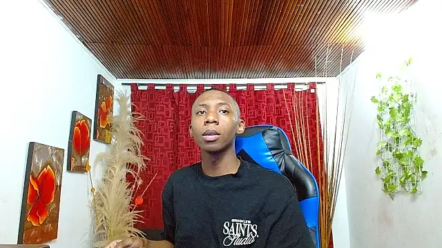 milo018 online show from March 3, 7:54 pm