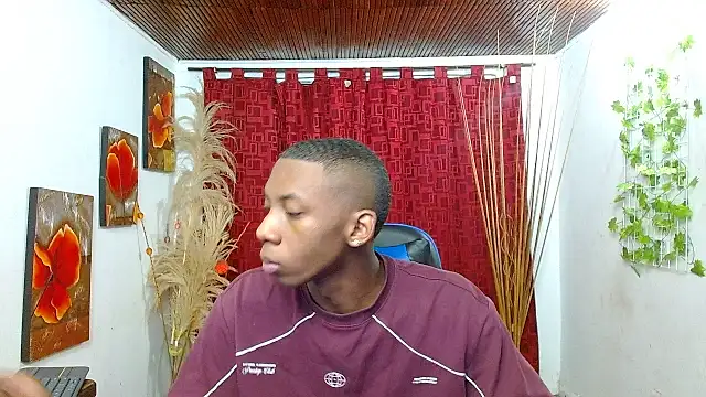 milo018 online show from February 22, 7:21 am