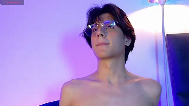 lui x dust online show from April 11, 7:45 am