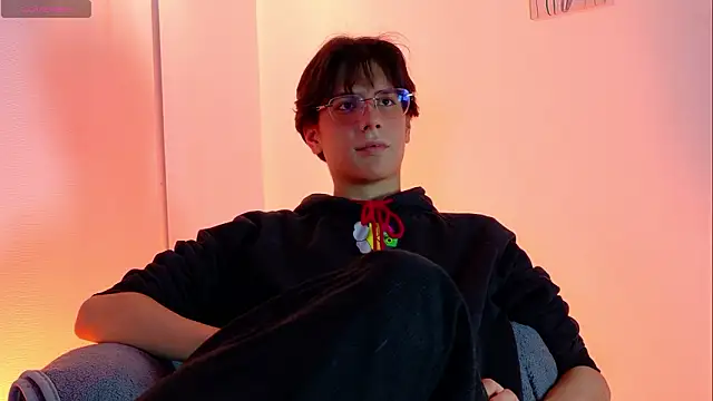 lui x dust online show from March 13, 4:31 am