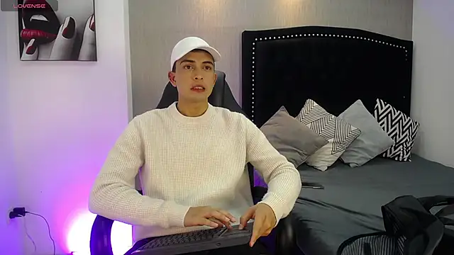 NewYoungHot online show from April 10, 8:16 pm