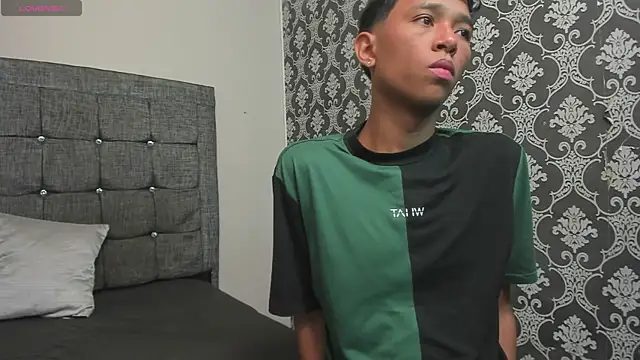 Little Twink19x online show from April 8, 7:33 pm