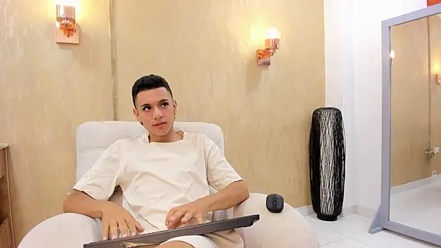 dominicjonnes online show from April 13, 2:07 pm