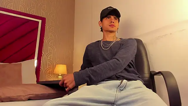 Dominic Foxx online show from March 2, 12:45 pm