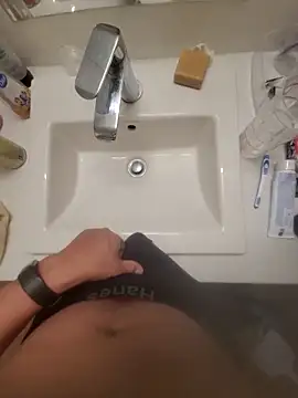 Snapshot of Bouncywarrior chatting on February 26, 3:52 am Bouncywarrior online show from February 26, 3:52 am