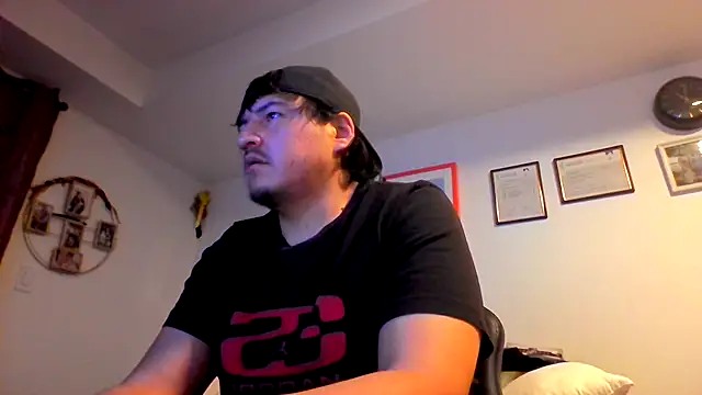 Snapshot of Bouncywarrior chatting on February 27, 4:02 am Bouncywarrior online show from February 27, 4:02 am