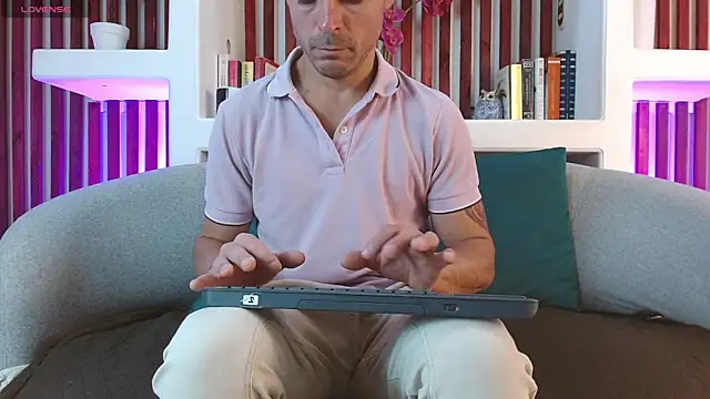 Adams Sanz online show from March 27, 7:26 pm