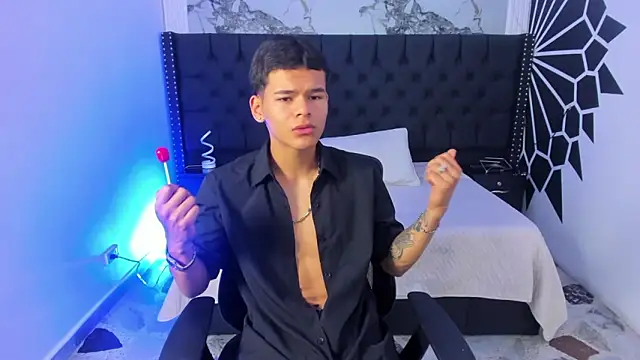 DylanRoyce  online show from March 4, 12:34 pm