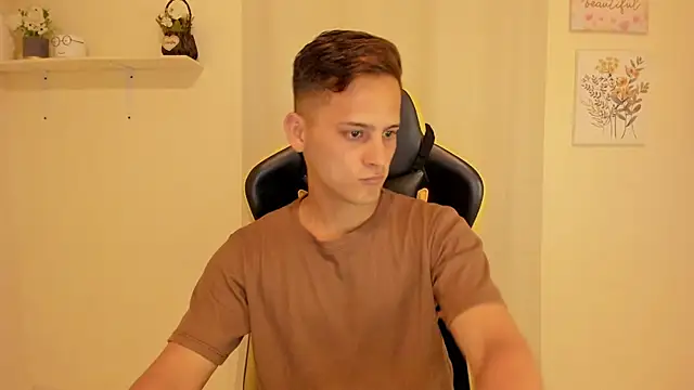 sexy andres01 online show from May 22, 9:31 pm