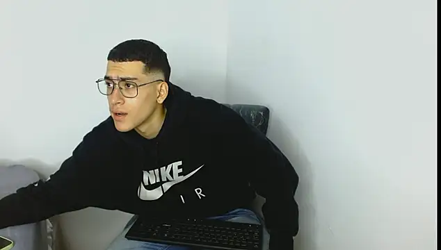 oliver   saint online show from March 12, 11:12 pm