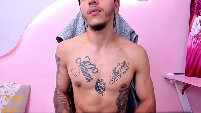 DanteLuxx online show from April 10, 3:46 am