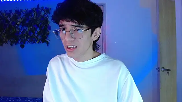 noah millerx online show from March 10, 4:07 am