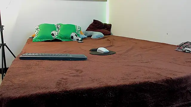 Mnell28 online show from March 29, 5:51 am